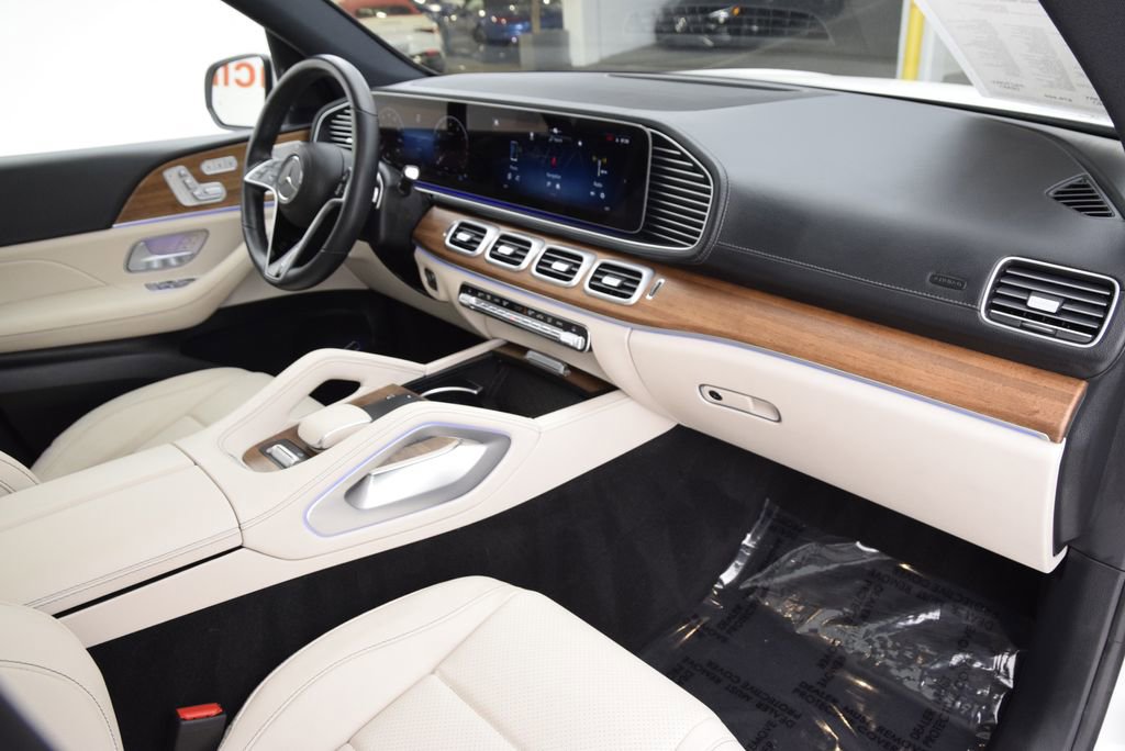 Used 2025 Mercedes-Benz GLS 450 4MATIC image 15