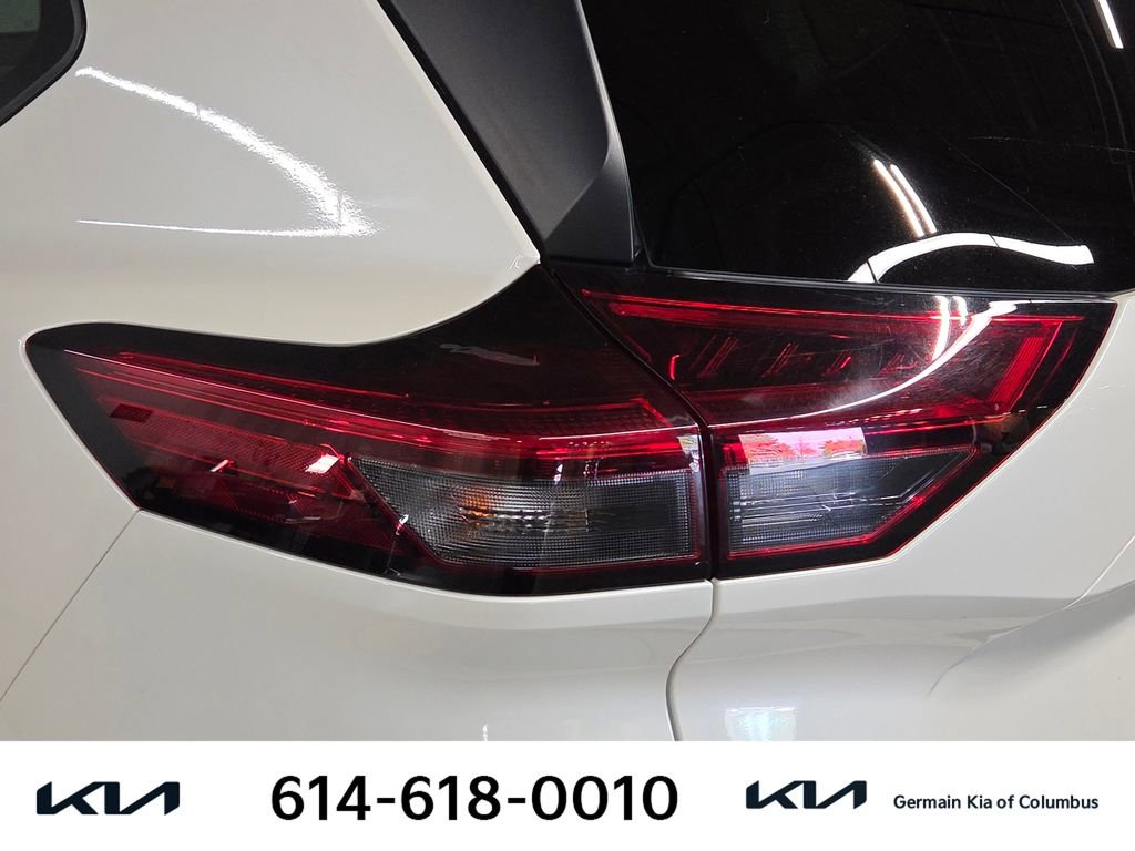 Used 2023 Nissan Rogue SV AWD/4WD image 14