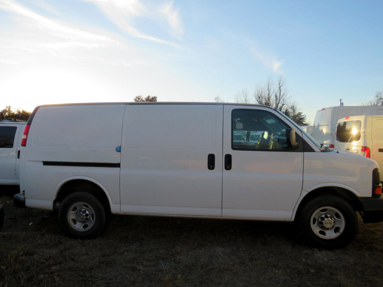 Used 2011 Chevrolet Express 2500 image 24
