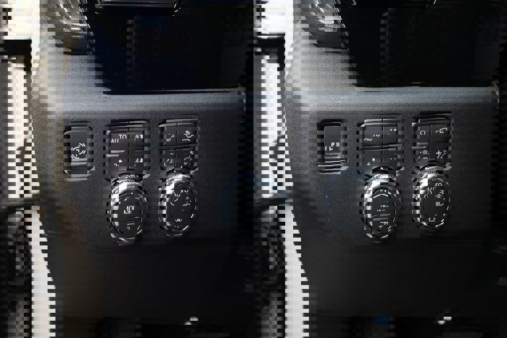 New 2026 GMC Sierra 1500 SLE image 7