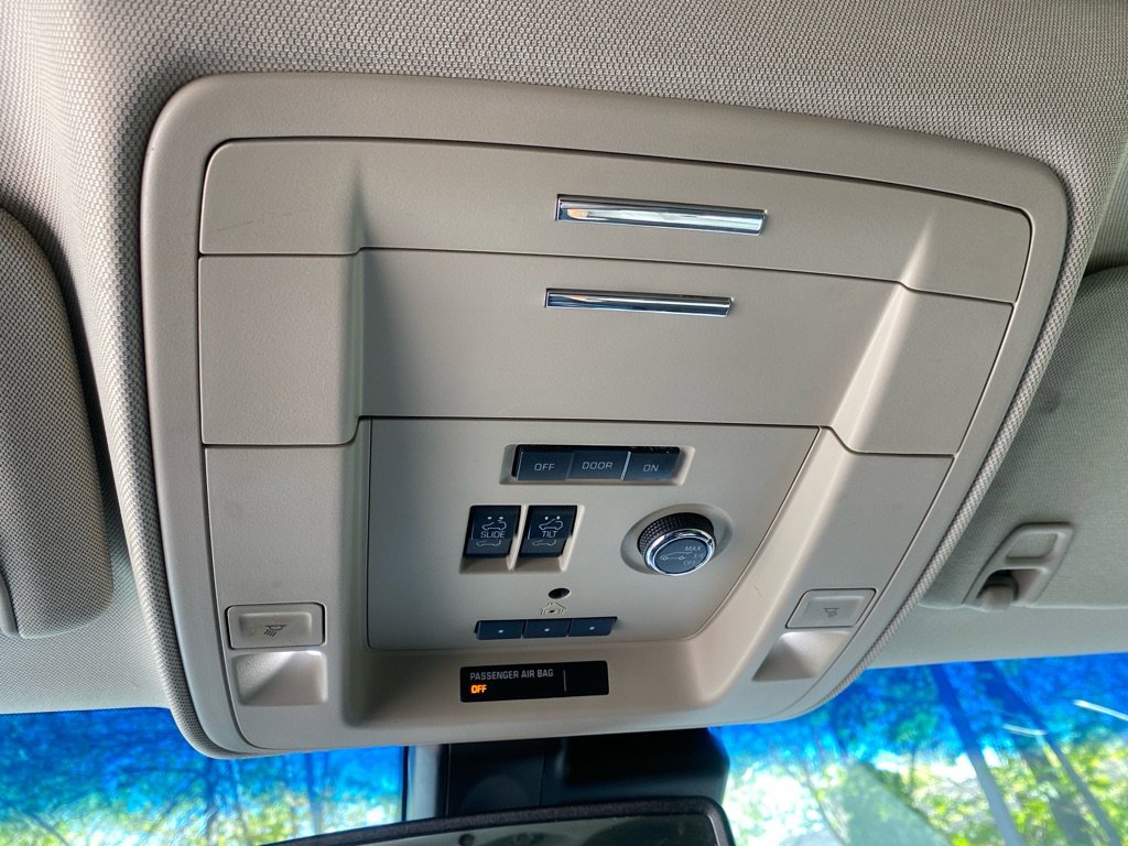 Used 2020 Chevrolet Suburban Premier AWD/4WD image 19