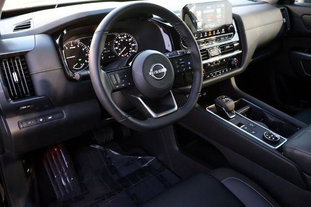 Certified 2025 Nissan Pathfinder SL image 19