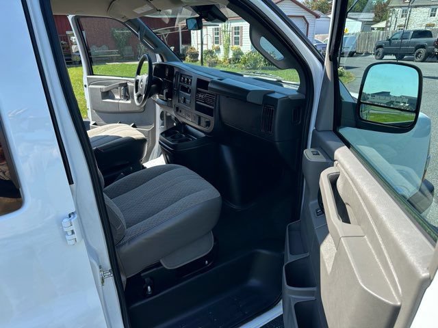 Used 2025 Chevrolet Express 3500 LT w/ LT Preferred Equipment Group RWD image 17