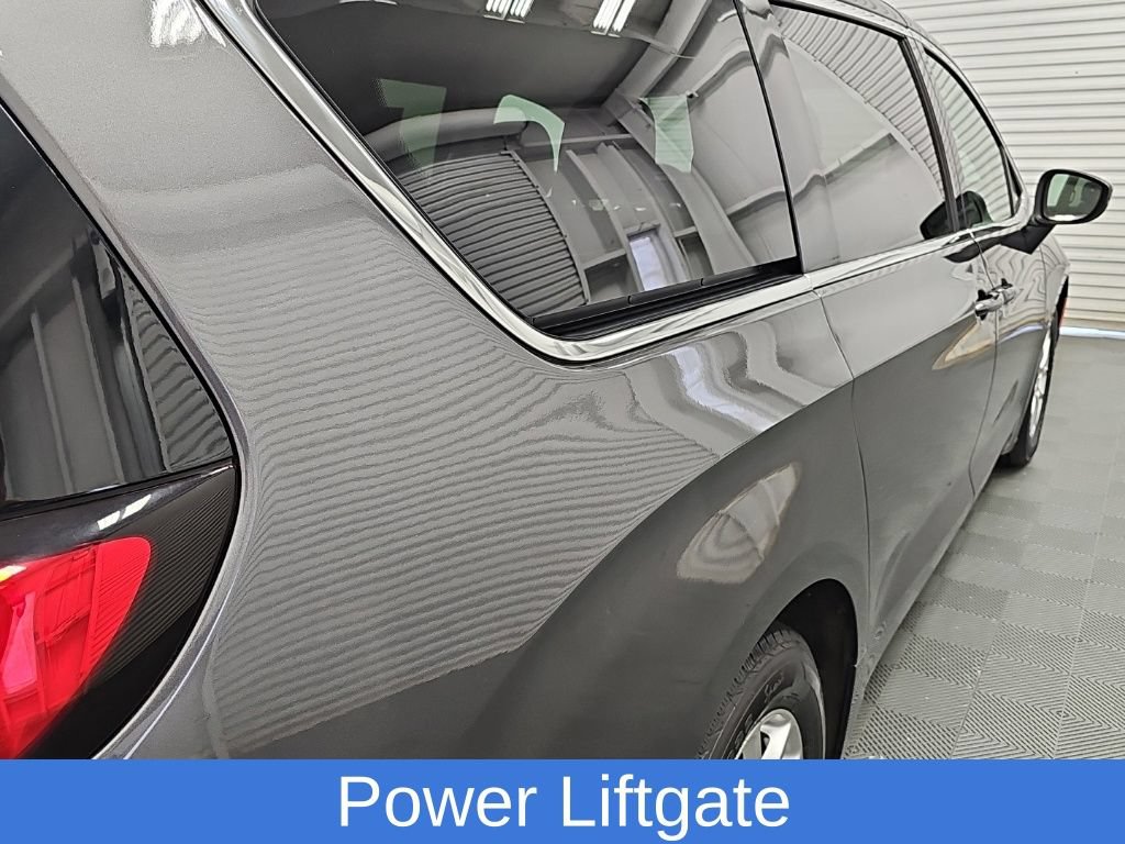 Used 2023 Chrysler Pacifica Touring-L FWD image 10