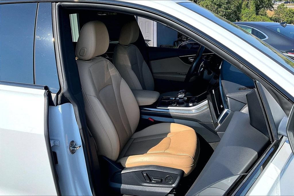 Used 2020 Audi Q8 Premium Plus w/ Premium Plus Package AWD/4WD image 31