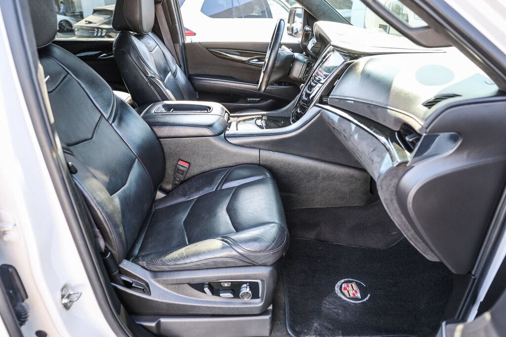 Used 2017 Cadillac Escalade ESV Platinum RWD image 12
