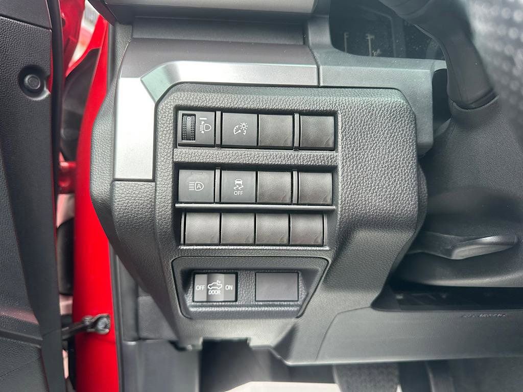 Certified 2025 Toyota Tacoma SR5 image 21