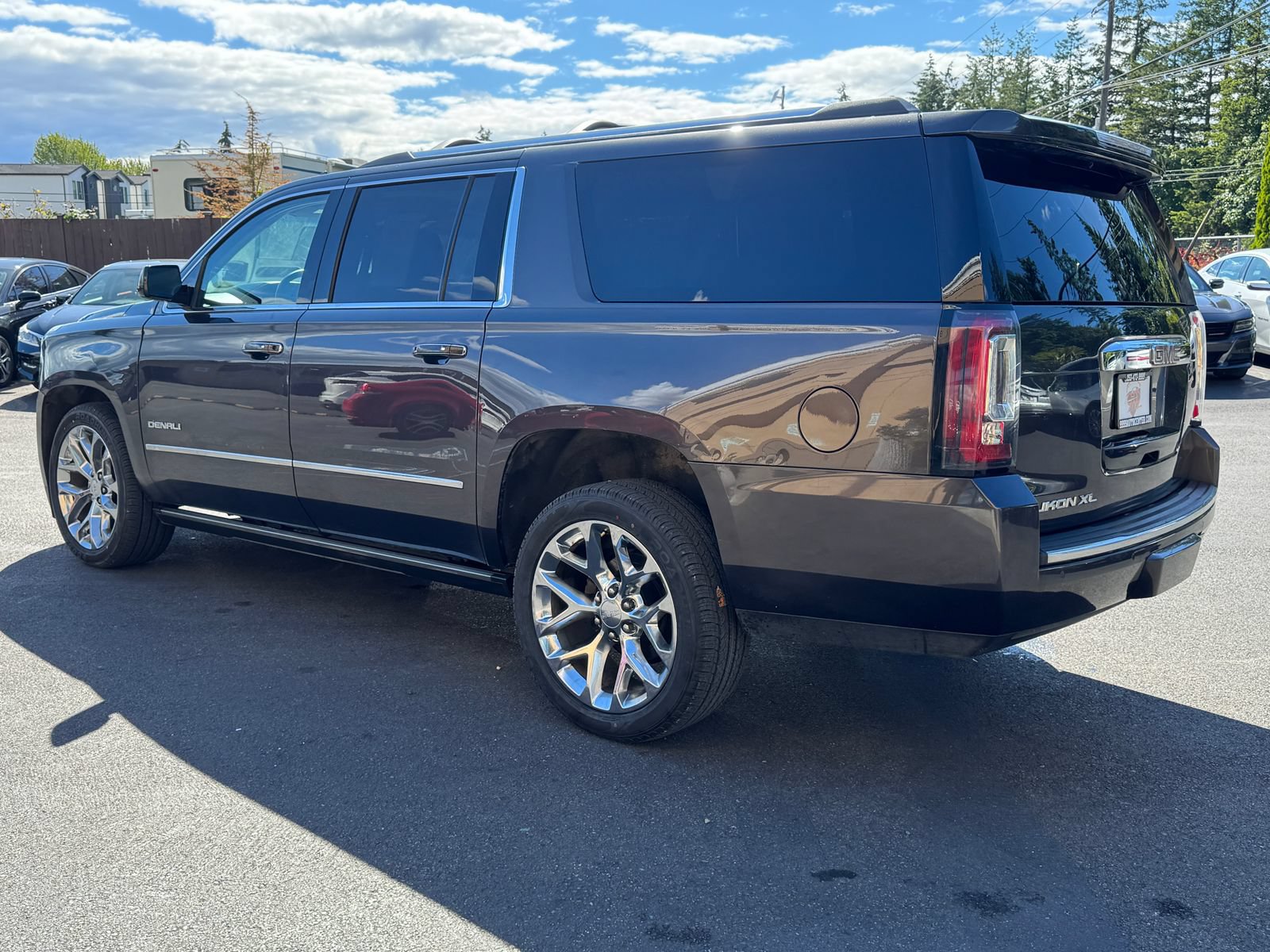 Used 2017 GMC Yukon XL Denali w/ Open Road Package AWD/4WD image 5