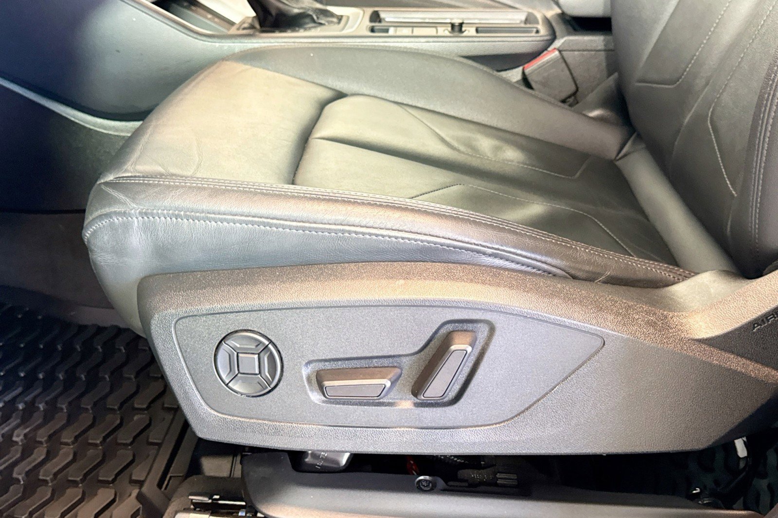 Used 2023 Audi Q3 2.0T Premium Plus w/ Premium Plus Package image 18