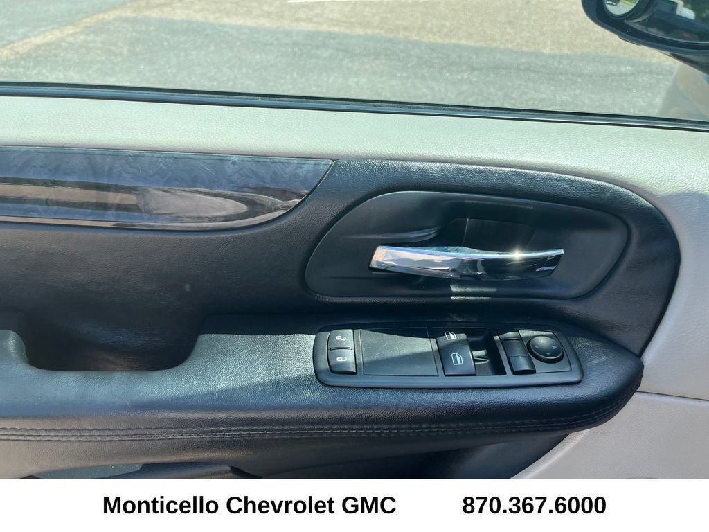 Used 2017 Dodge Grand Caravan SE w/ UConnect Hands-Free Group FWD image 10