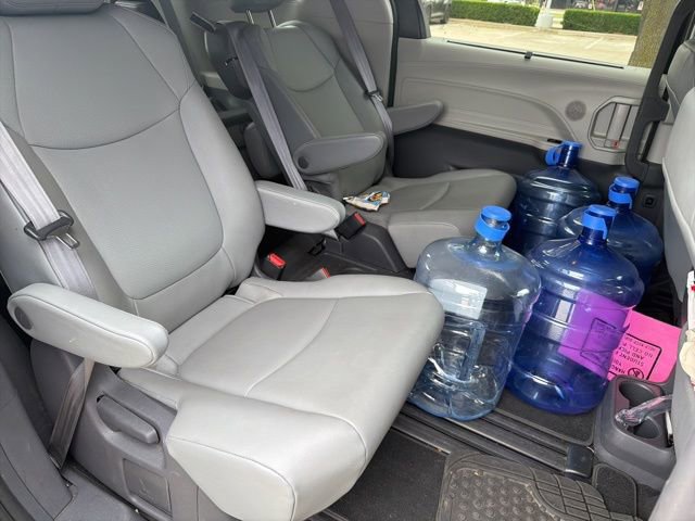 Used 2021 Toyota Sienna XLE image 10
