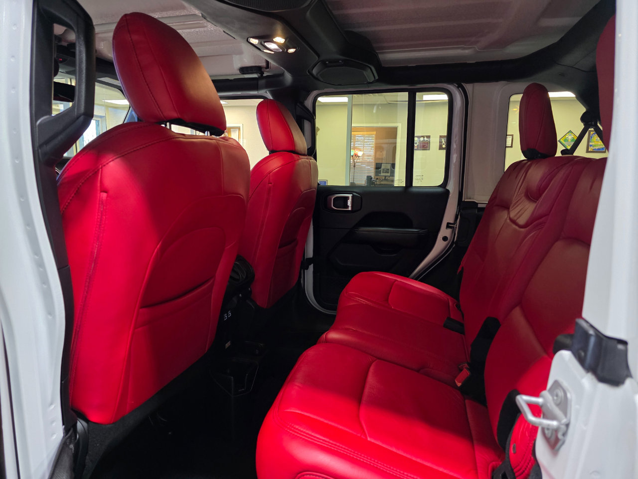 Used 2020 Jeep Wrangler Unlimited Sahara w/ Uconnect 4C Nav & Sound Group image 19