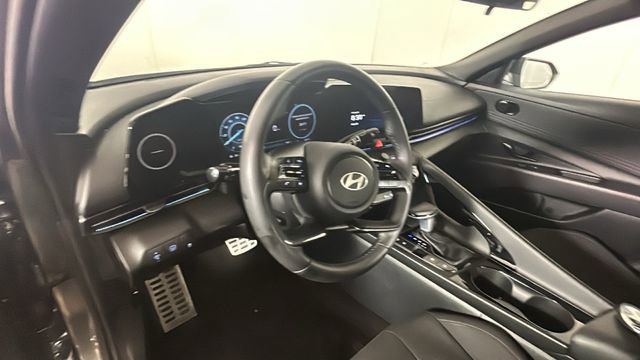 Used 2025 Hyundai Elantra SEL FWD image 14