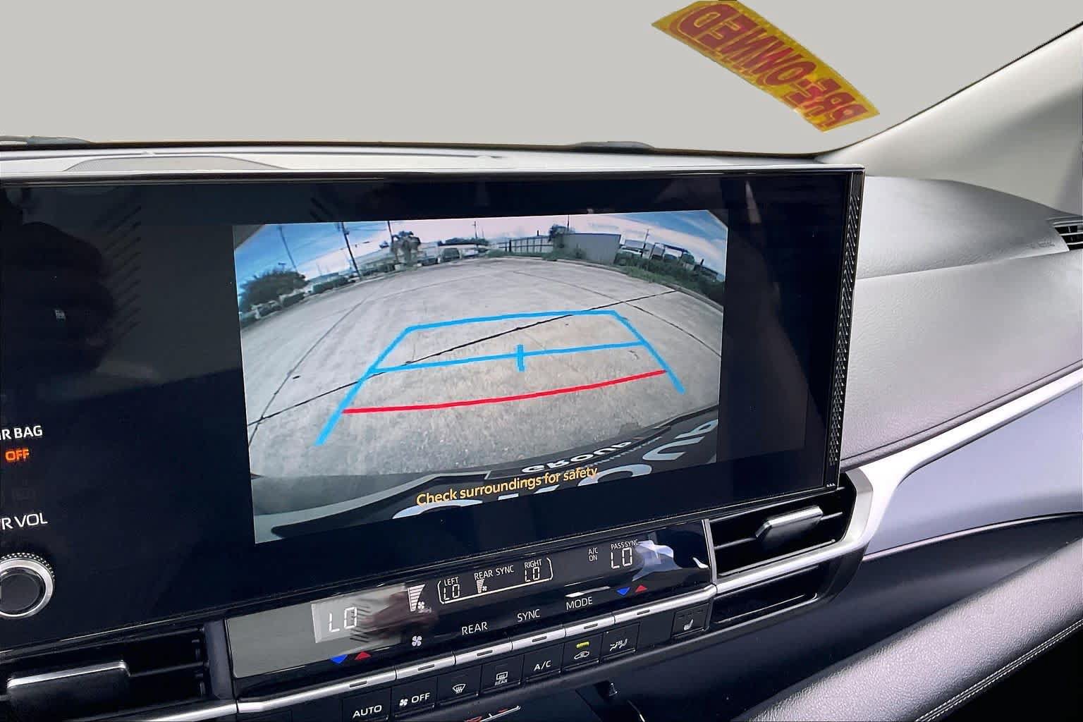 Used 2025 Toyota Sienna XLE FWD image 25