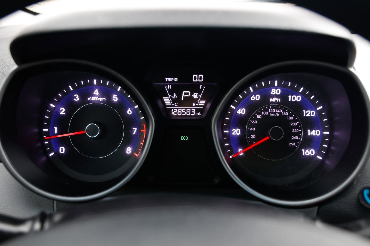 Used 2015 Hyundai Elantra SE image 26