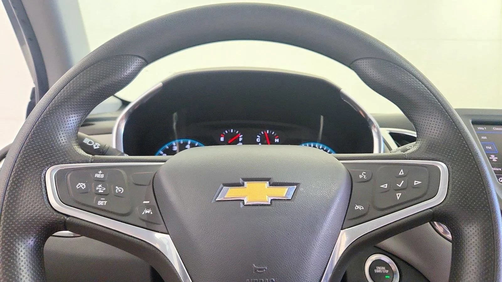 Used 2023 Chevrolet Equinox LS FWD image 17