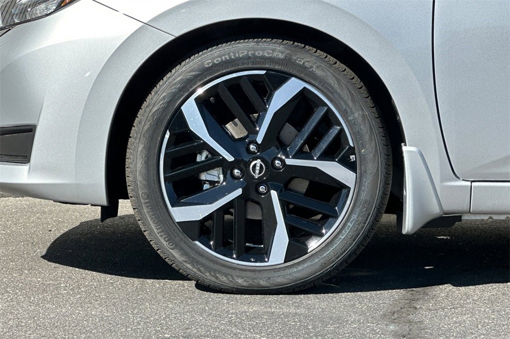 Used 2025 Nissan Versa SR w/ Trunk Package image 27