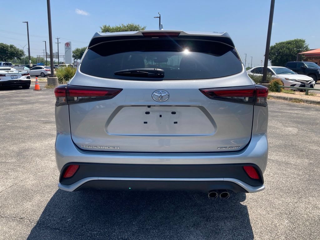 Used 2025 Toyota Highlander XSE AWD/4WD image 6