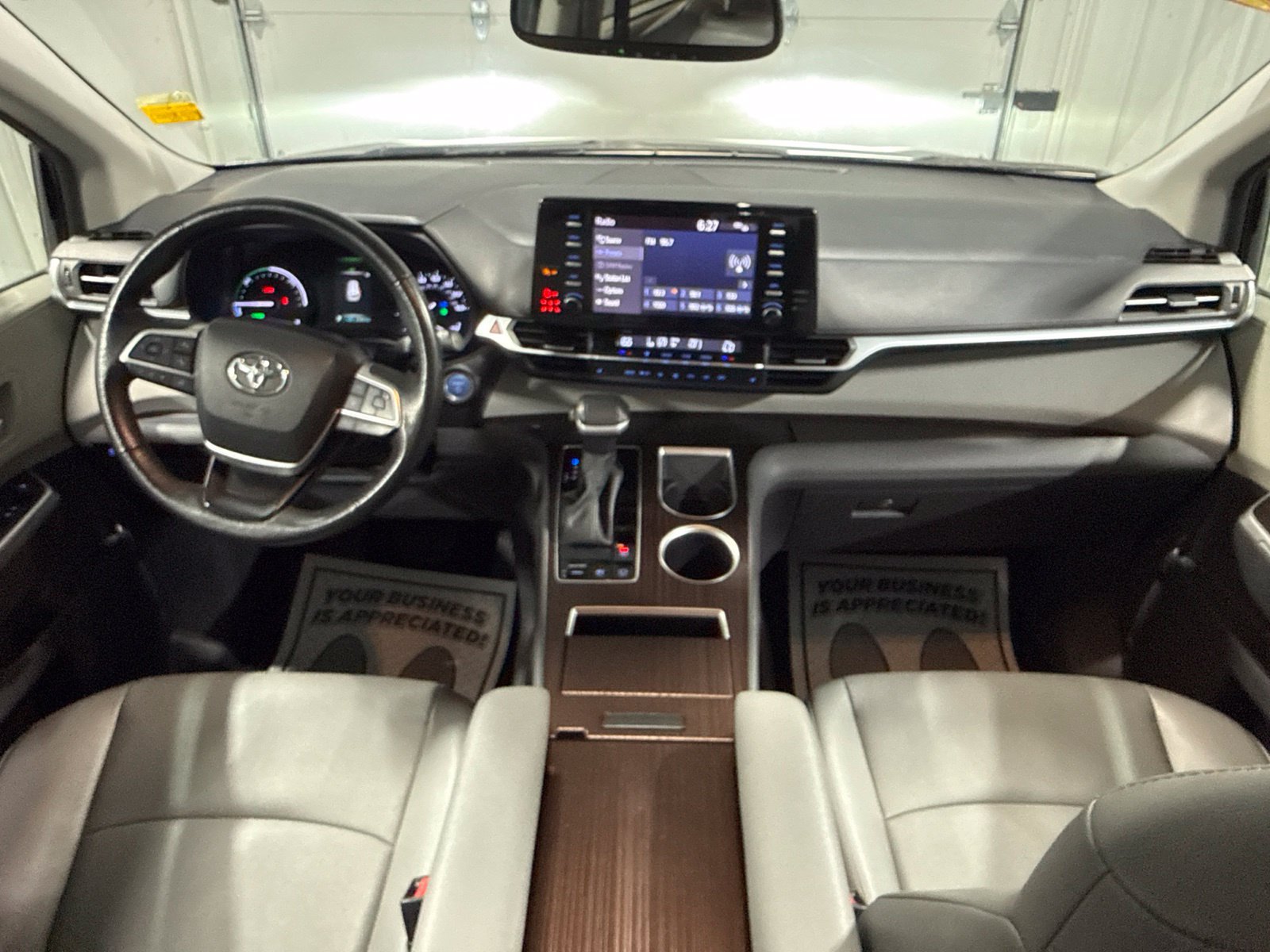 Used 2024 Toyota Sienna XLE FWD image 17