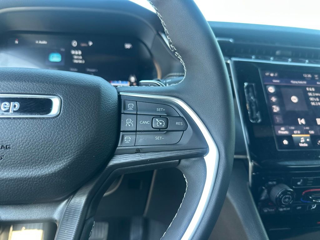 Used 2023 Jeep Grand Cherokee Altitude image 30