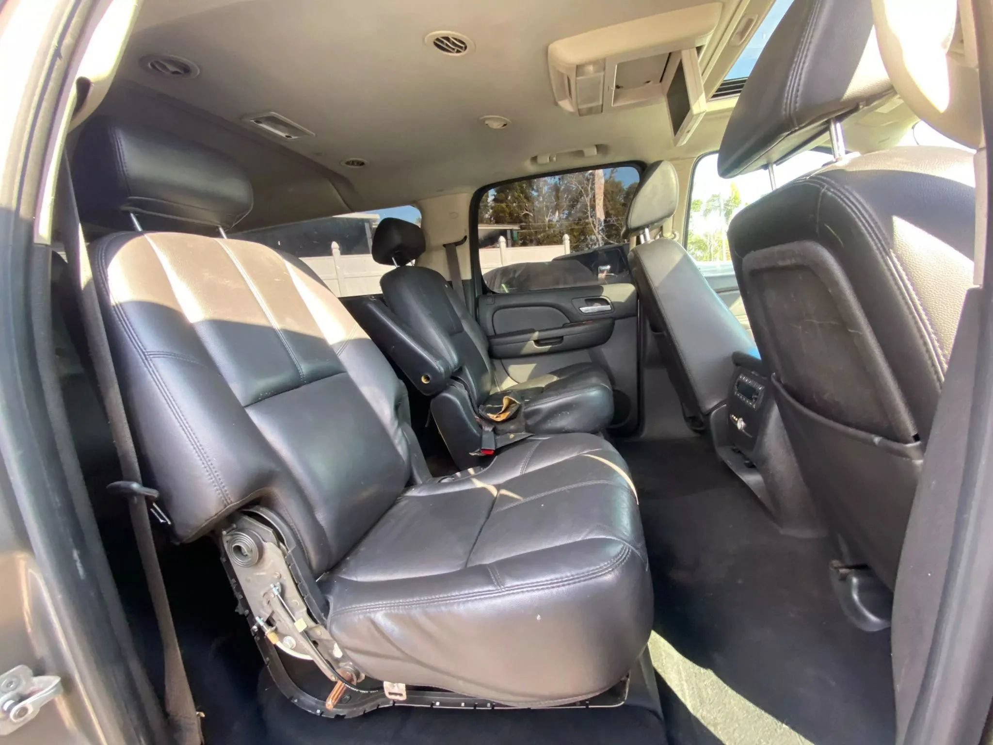 Used 2007 Chevrolet Suburban LT w/ LT Preferred Equipment Group AWD/4WD image 10