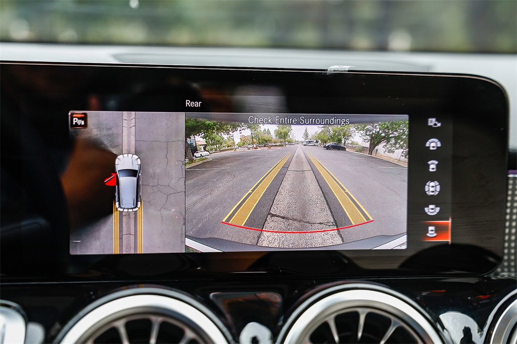 Used 2022 Mercedes-Benz EQB 300 4MATIC image 24