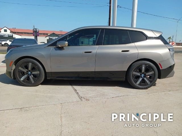 New 2023 BMW iX xDrive50 w/ Premium Package image 4