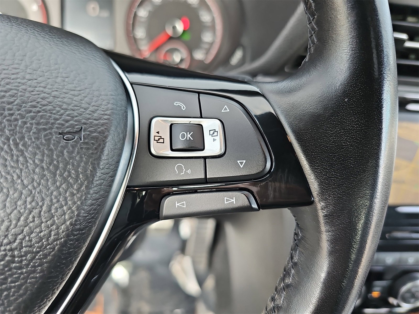 Used 2021 Volkswagen Passat 2.0T R-Line image 18