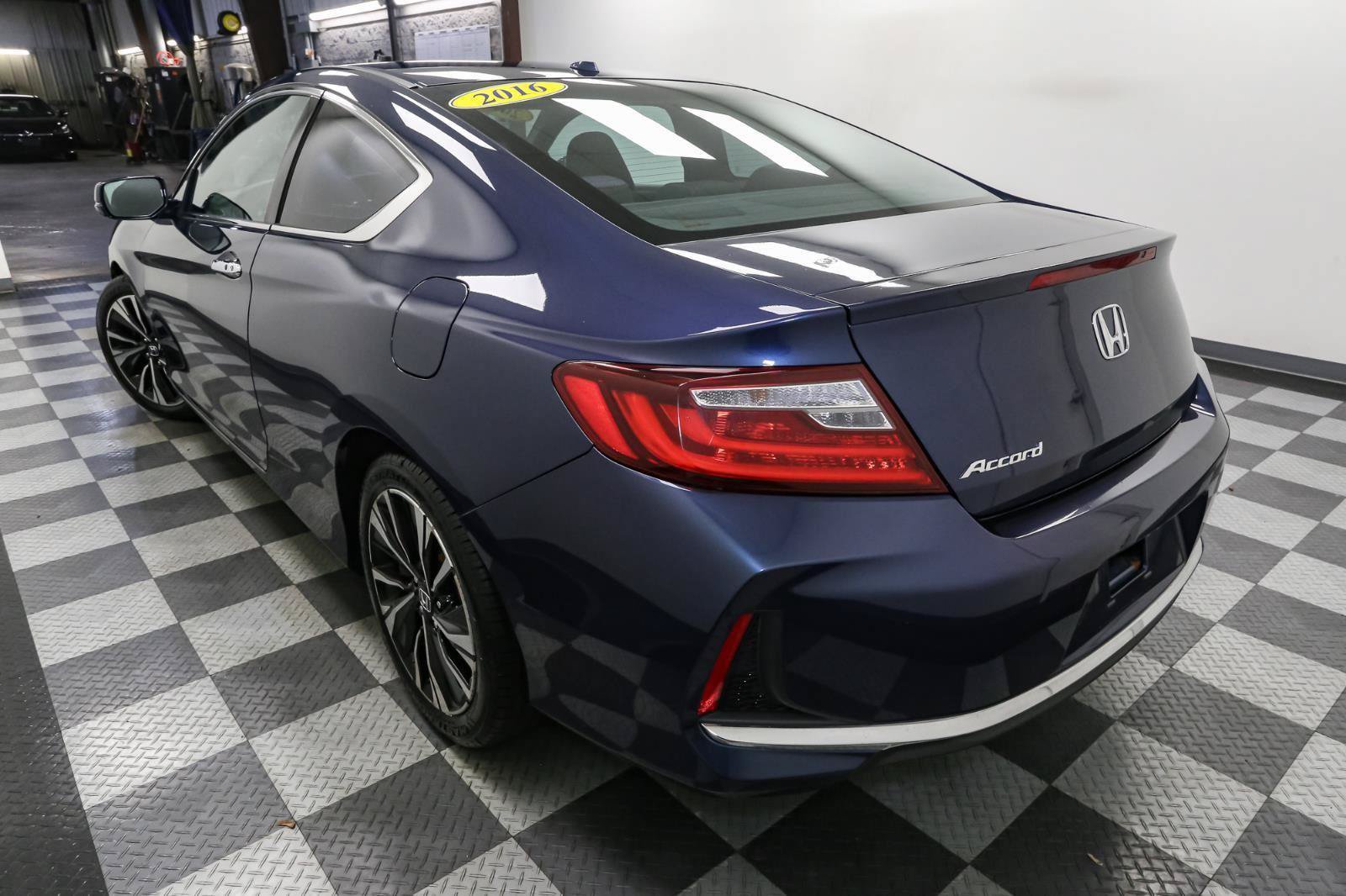 Used 2016 Honda Accord EX image 10