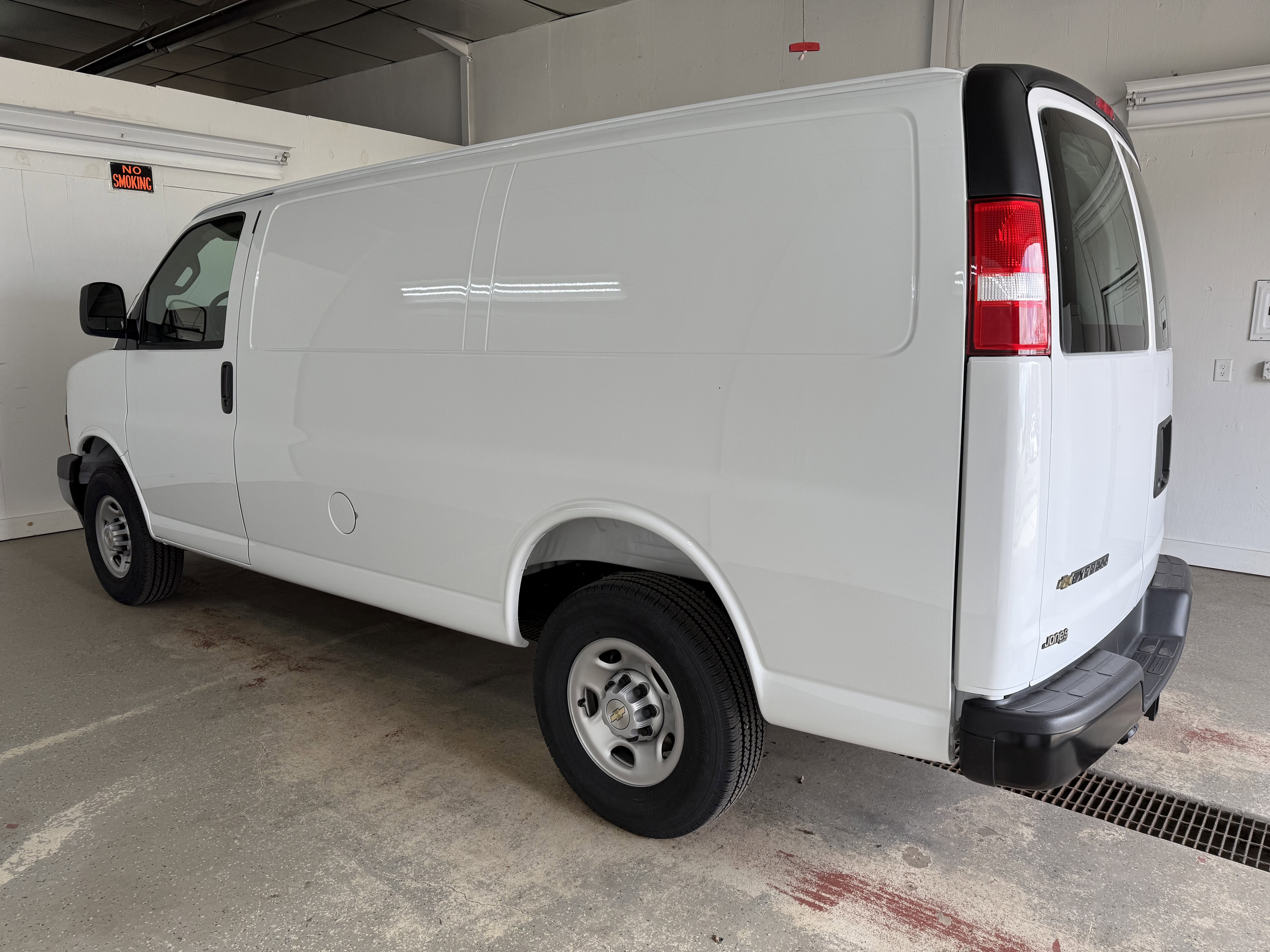 New 2025 Chevrolet Express 3500 w/ Driver Convenience Package image 4