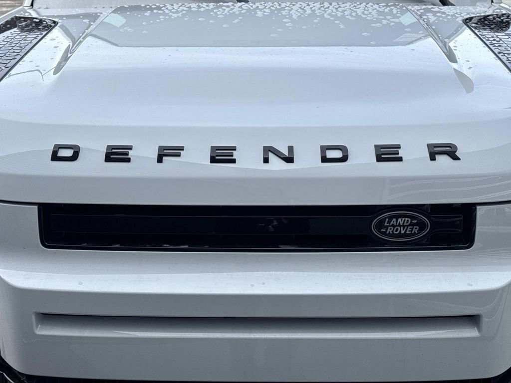 New 2026 Land Rover Defender 110 X-Dynamic SE image 9