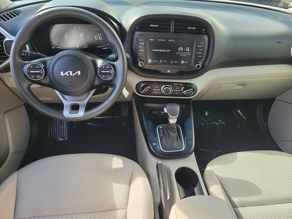 Used 2025 Kia Soul LX FWD image 27