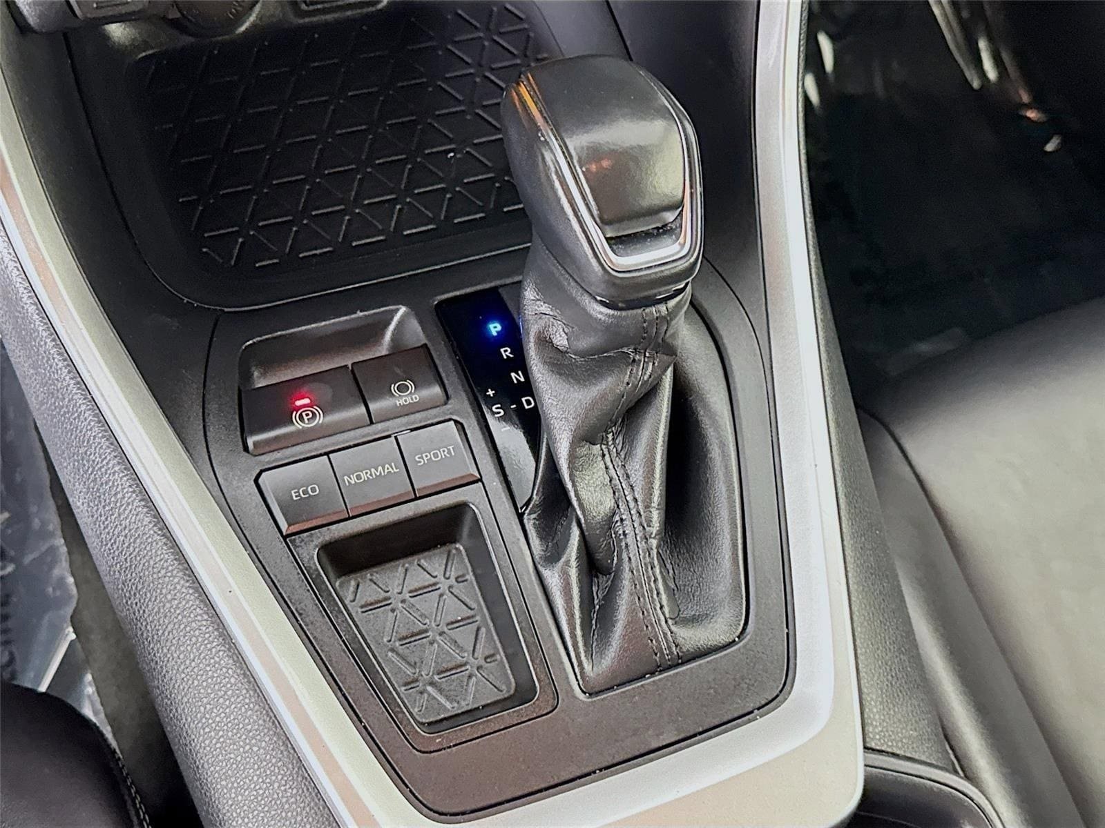 Used 2019 Toyota RAV4 XLE Premium FWD image 19
