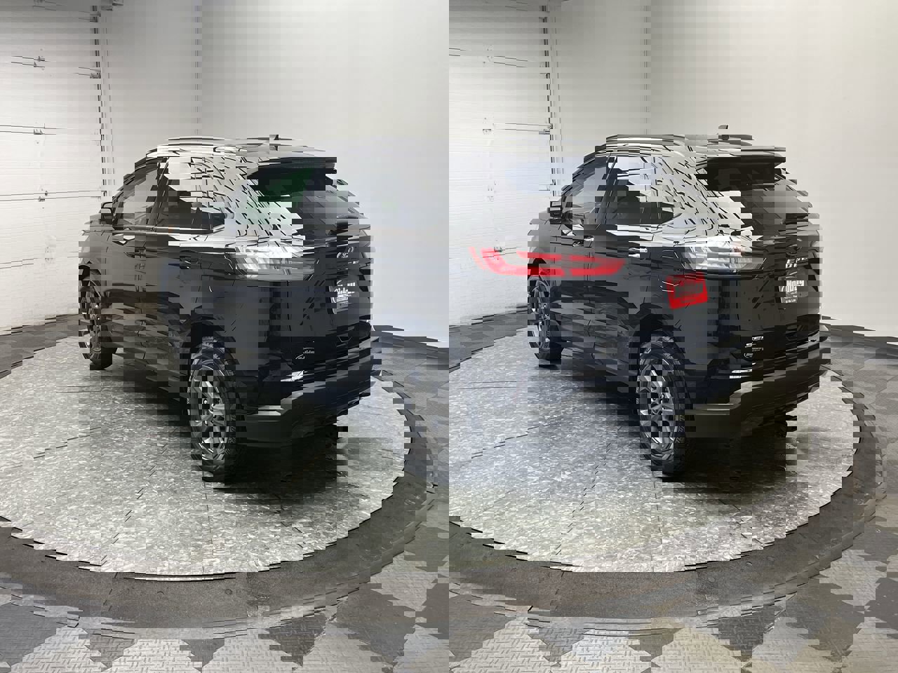 Used 2023 Ford Edge SEL w/ Sport Appearance Package image 2