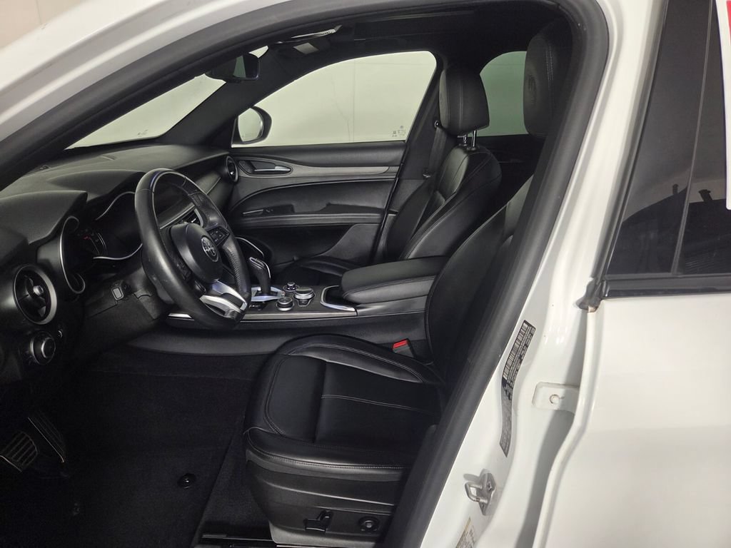 Used 2023 Alfa Romeo Stelvio Ti AWD/4WD image 9