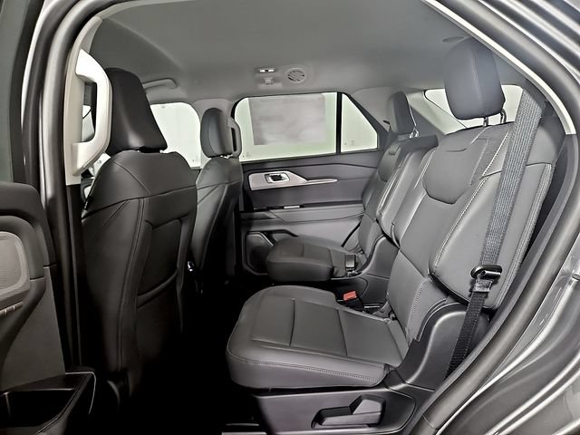 Used 2026 Ford Explorer Active w/ Active Comfort Package RWD image 9