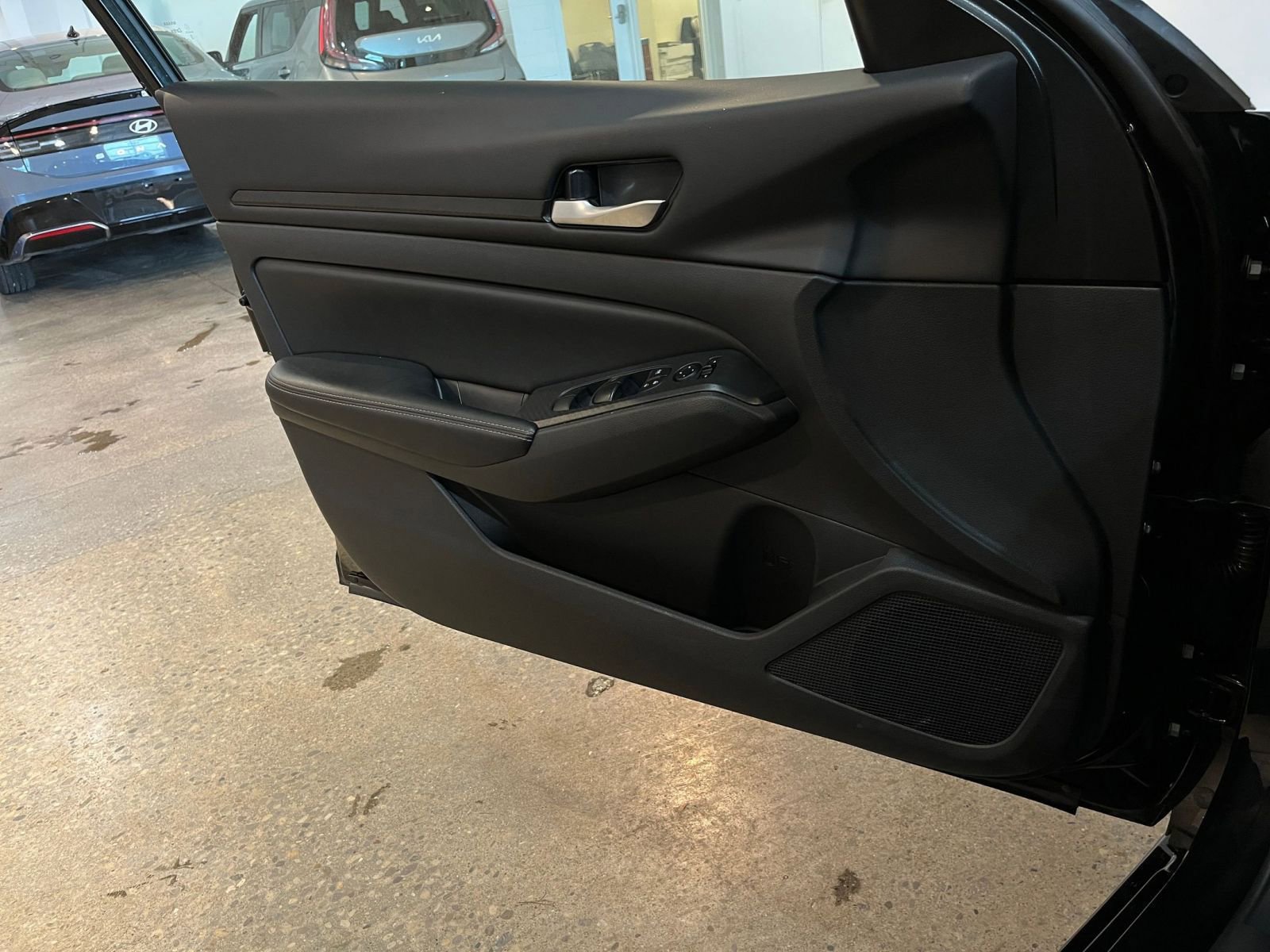 Used 2025 Nissan Altima 2.5 SV image 18