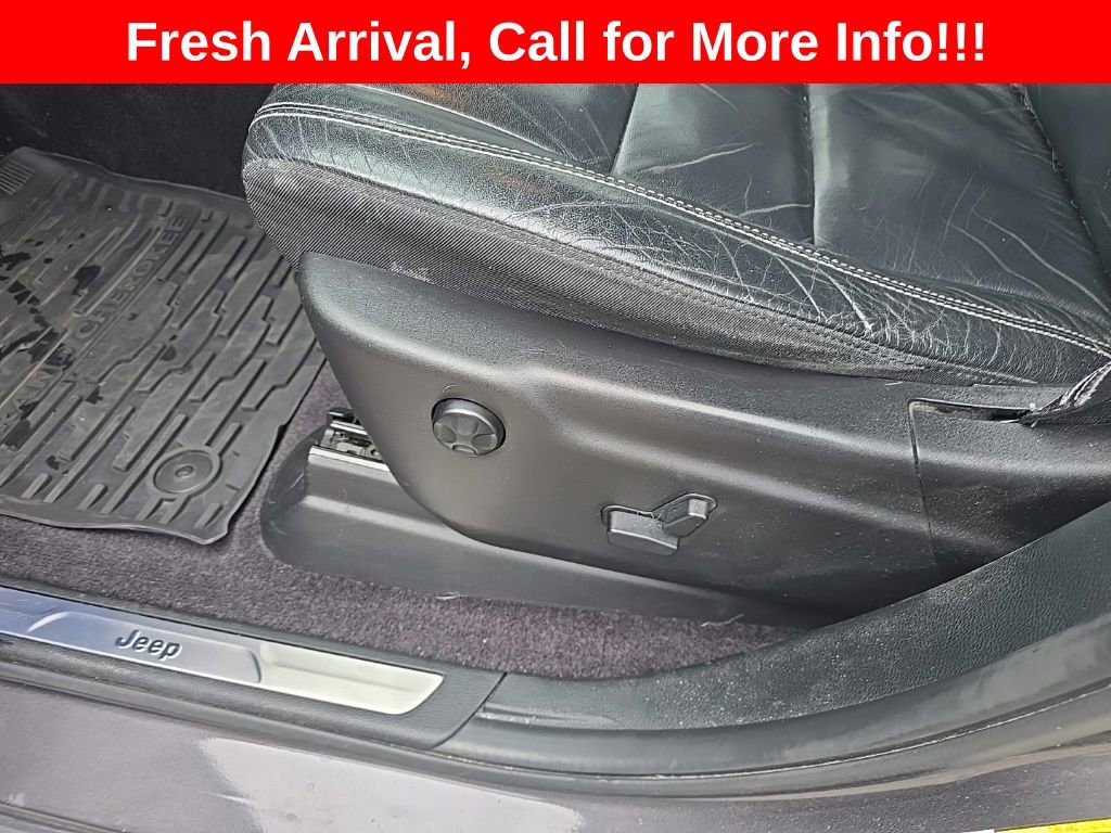 Used 2017 Jeep Grand Cherokee Limited AWD/4WD image 19