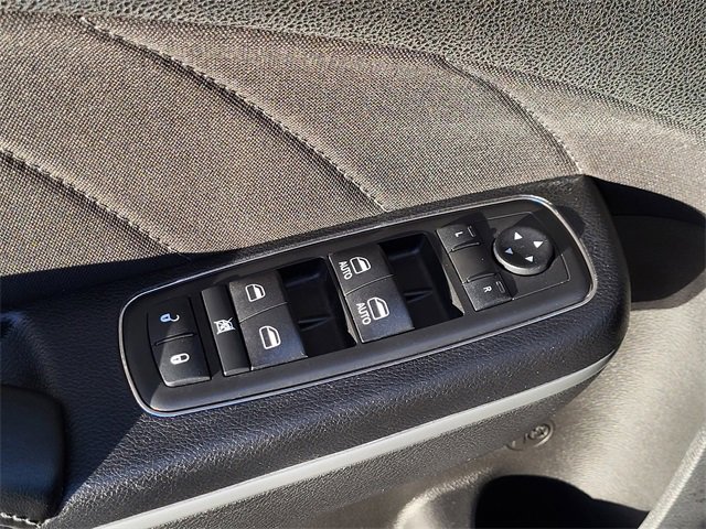 Used 2019 Dodge Charger SXT w/ Driver Confidence Group image 4