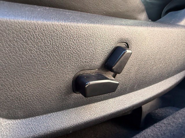 Used 2009 Dodge Challenger SRT8 RWD image 16