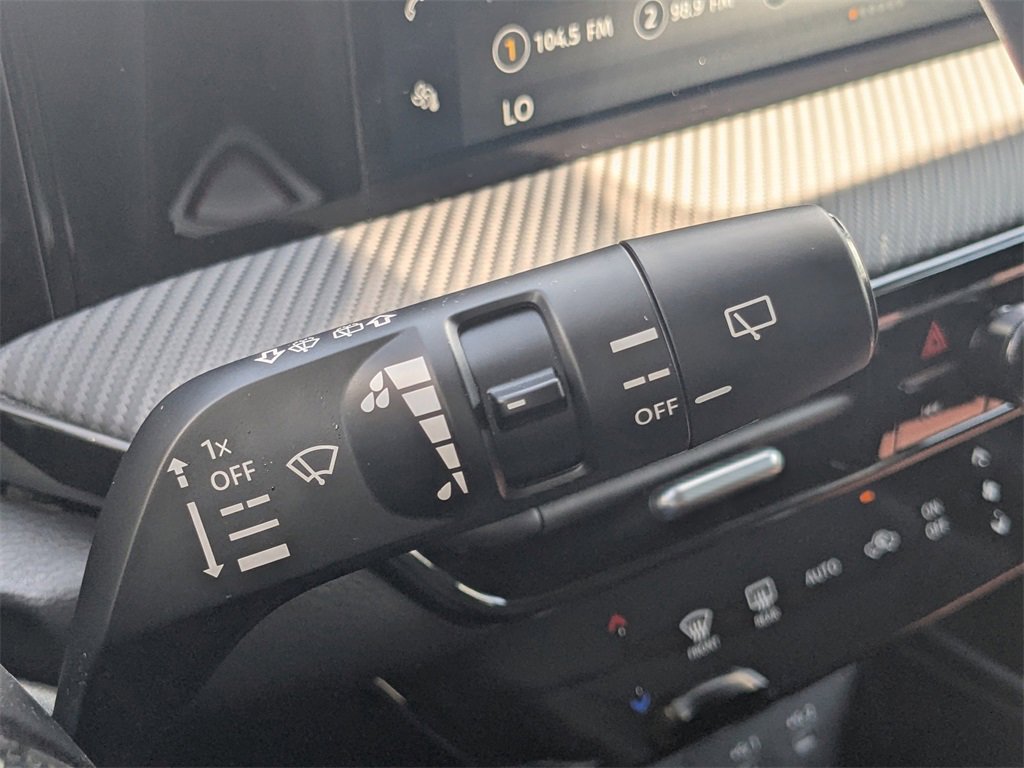 Used 2025 Nissan Kicks SR image 28