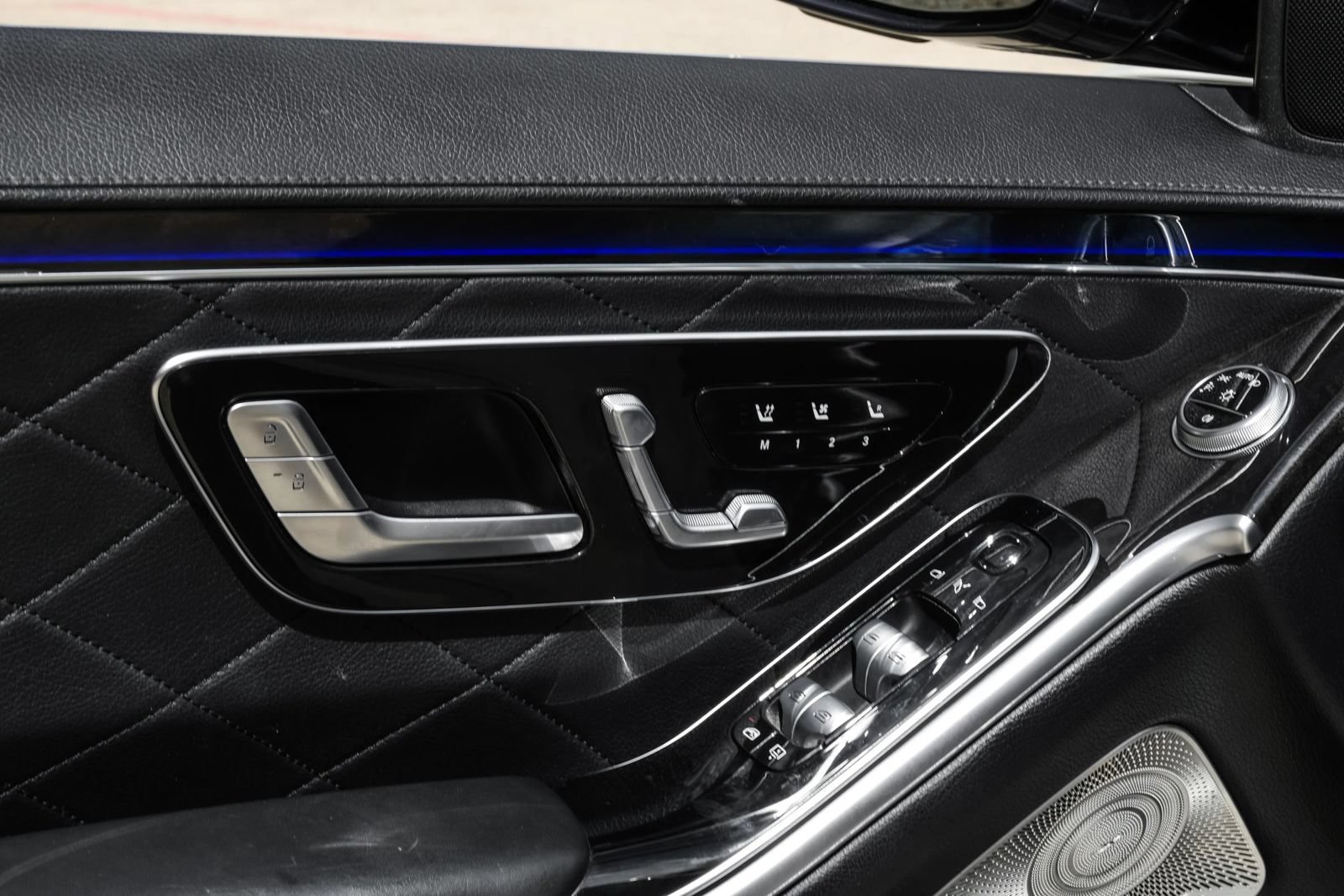 Used 2022 Mercedes-Benz S 580 4MATIC Sedan w/ AMG Line Package image 37