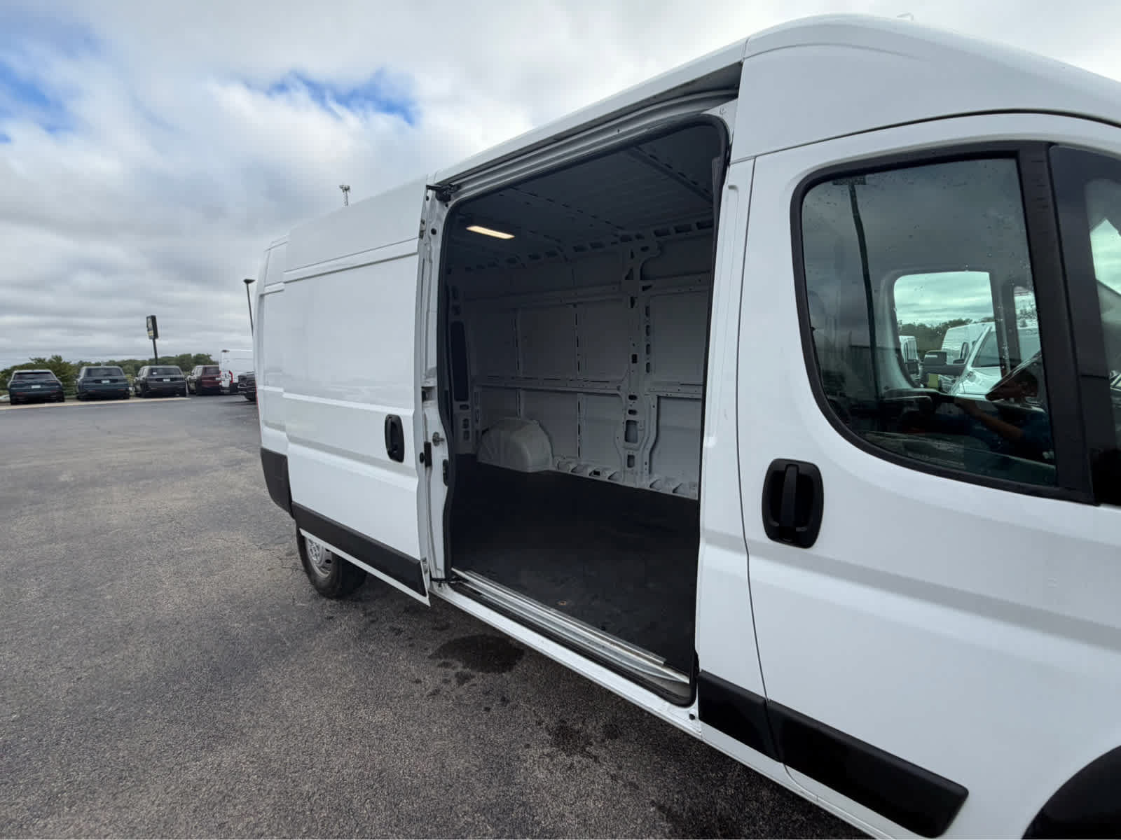 Used 2023 RAM ProMaster 2500 FWD image 3