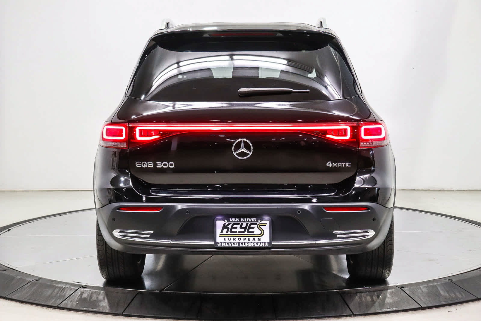 Certified 2023 Mercedes-Benz EQB 300 4MATIC image 5