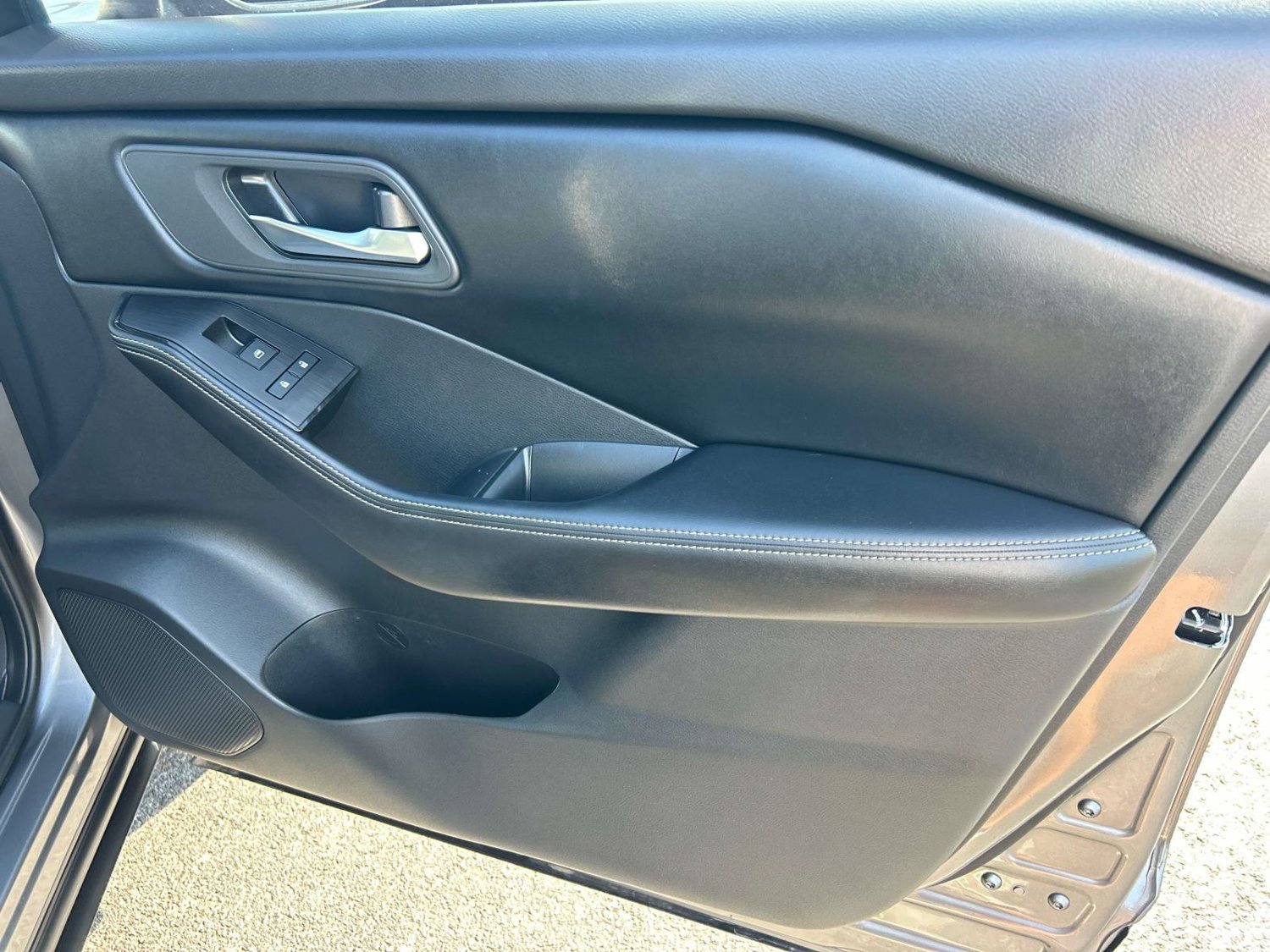 Used 2025 Nissan Rogue SV AWD/4WD image 26