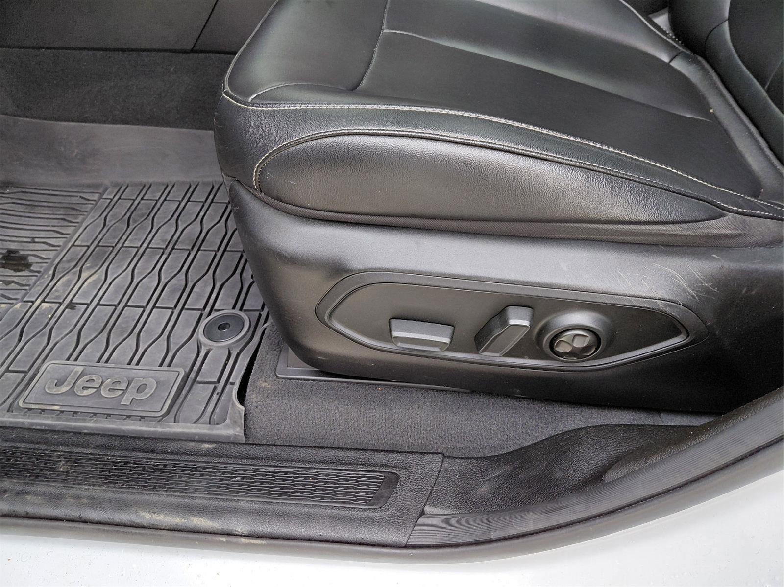 Used 2023 Jeep Grand Cherokee 4WD 4xe image 26