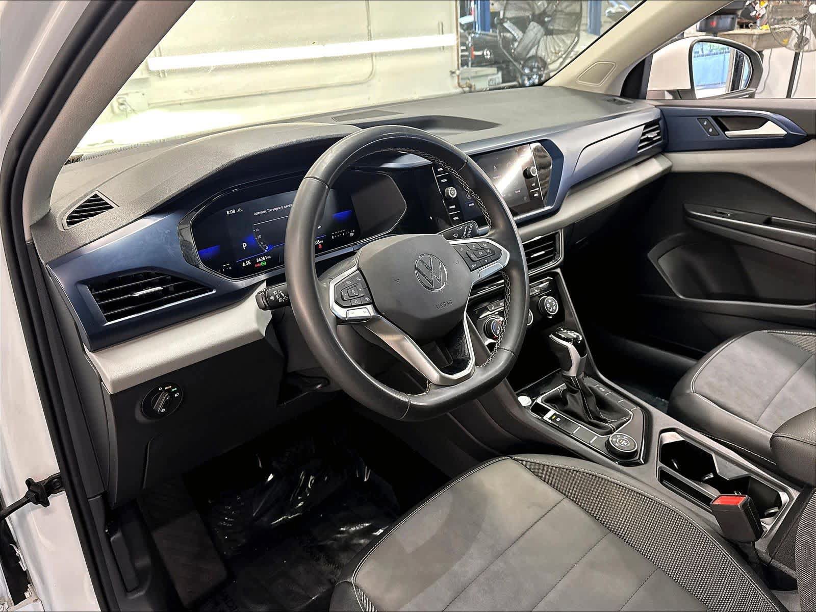 Used 2023 Volkswagen Taos SE w/ Panoramic Sunroof Package AWD/4WD image 20