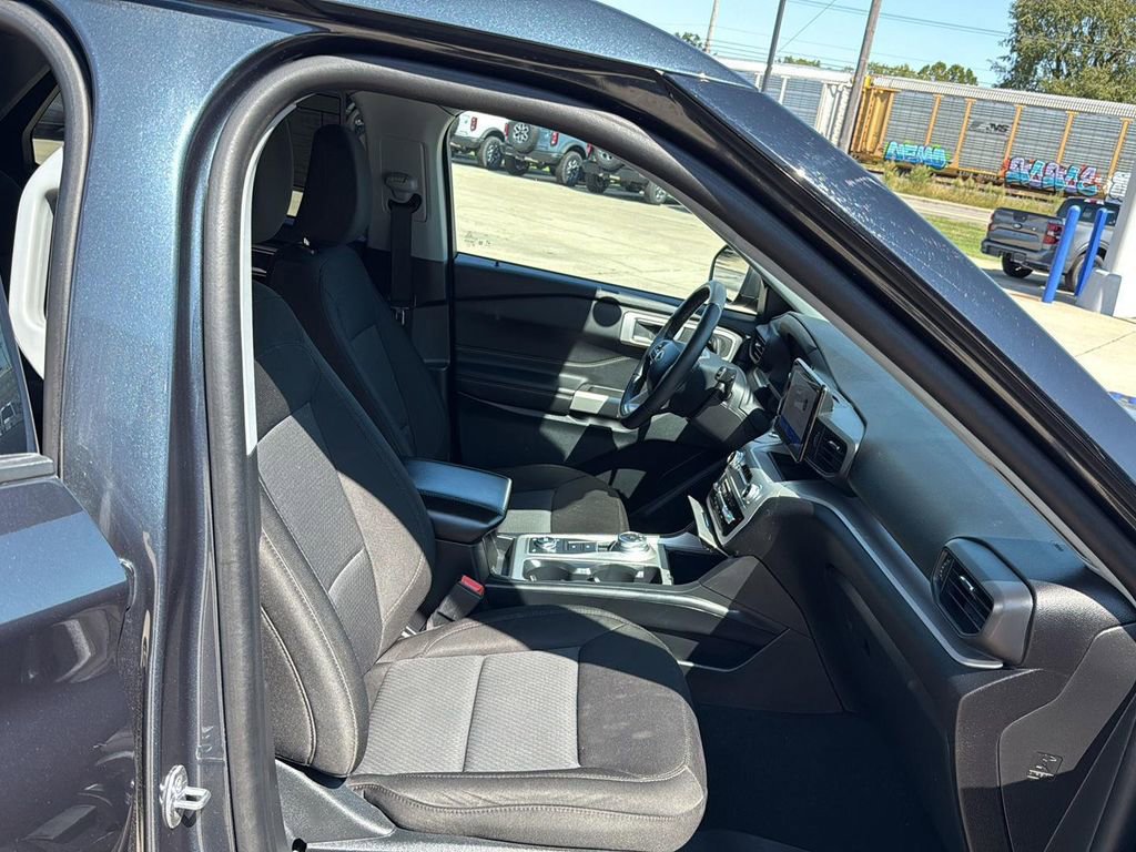 Used 2023 Ford Explorer XLT image 18