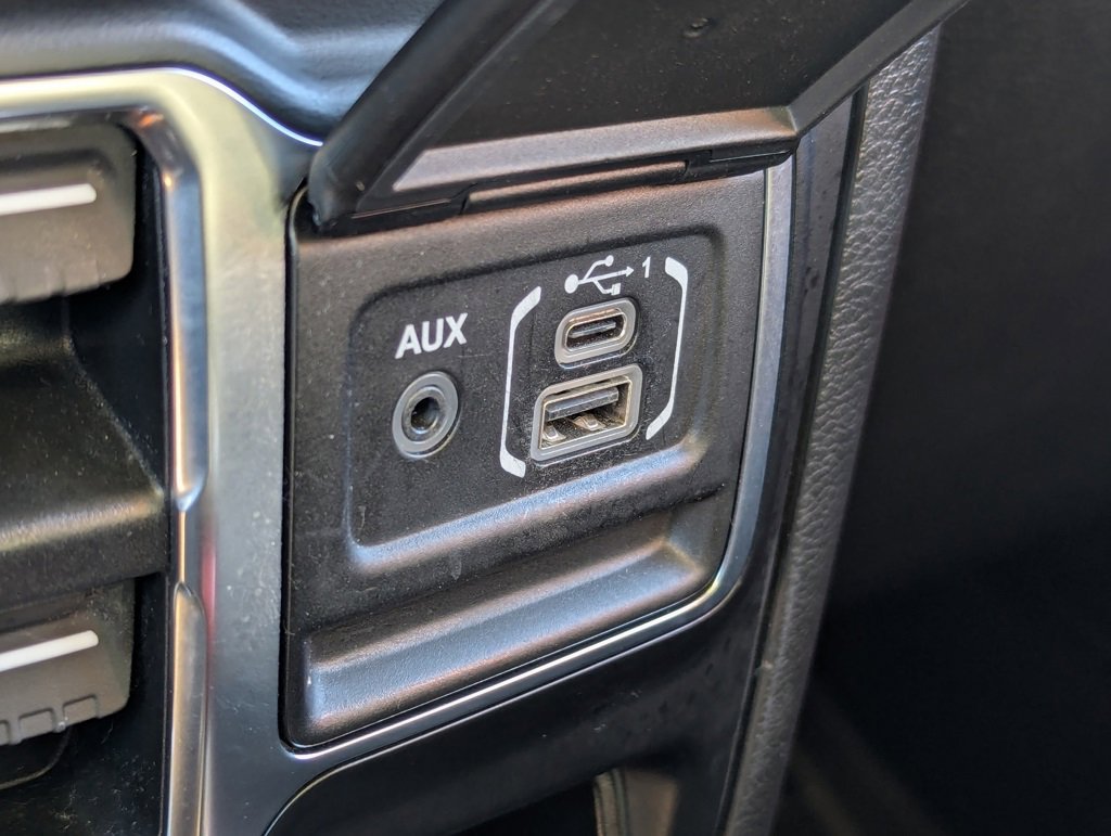 Used 2022 Jeep Gladiator Willys image 23