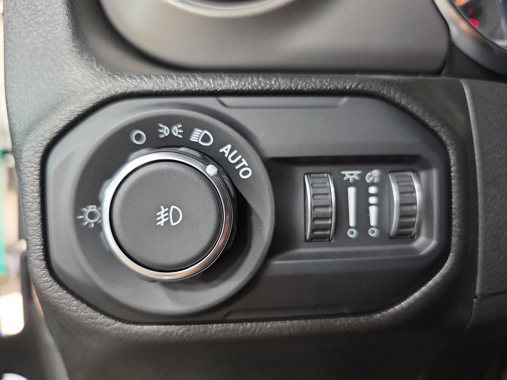 Used 2022 Jeep Wrangler Unlimited Sport AWD/4WD image 25